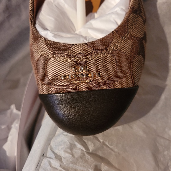 Coach Chelsea Flats - Picture 6 of 7